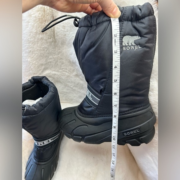 Sorel Chariot black insulated mid calf weather proof snow boots Sz-youth 4. D - Picture 12 of 14